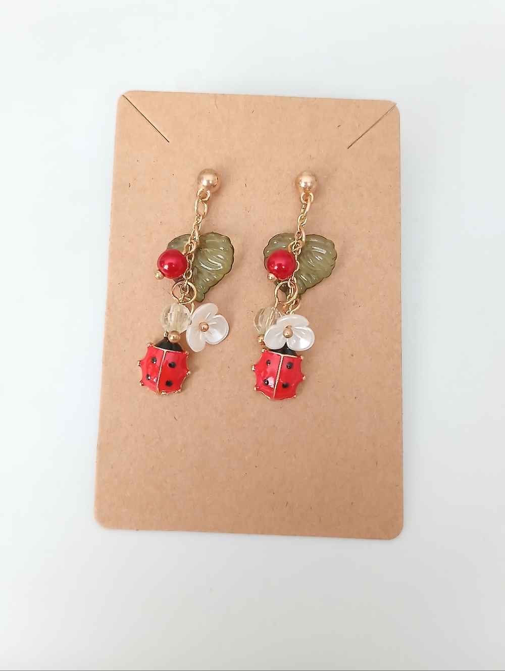 Fashion Jewelry Red Ladybug Dangle Earrings with Green Leaves and White Flowers